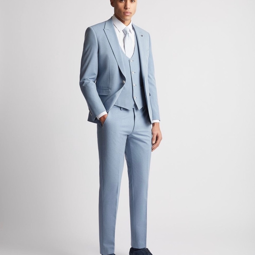 BNWT 5 Piece light Blue Suit Set Including Protector Bag